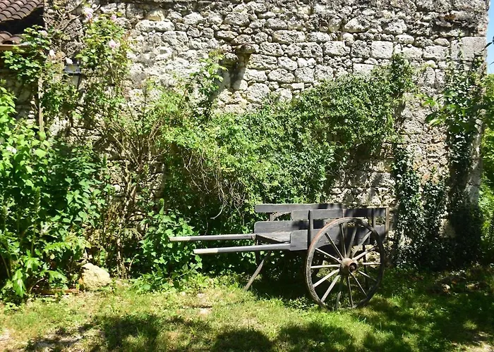 Tatil Evi Le Clos De Lusignan-Petit